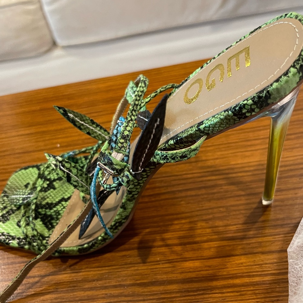 WHISPER LEAF DETAIL SQUARE TOE PERSPEX HEEL IN GREEN SNAKE PRINT size 9